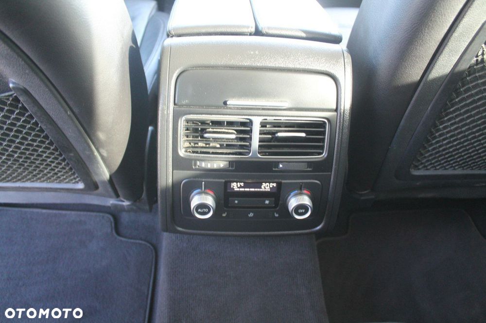 Volkswagen Touareg - 11