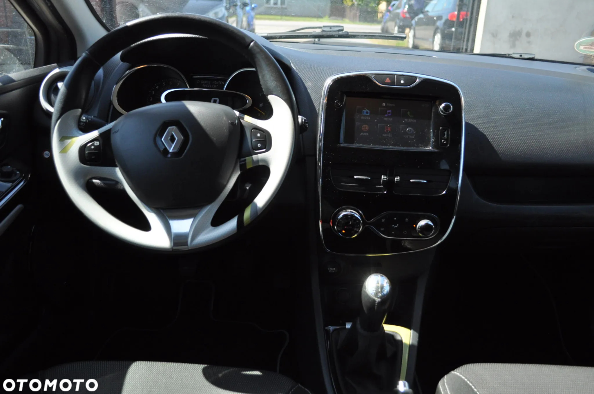 Renault Clio 1.2 16V Limited Plus - 10