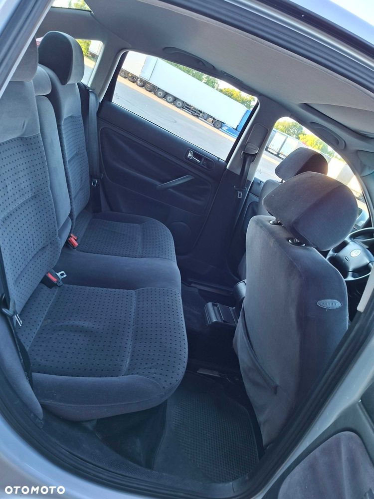 Volkswagen Passat - 4