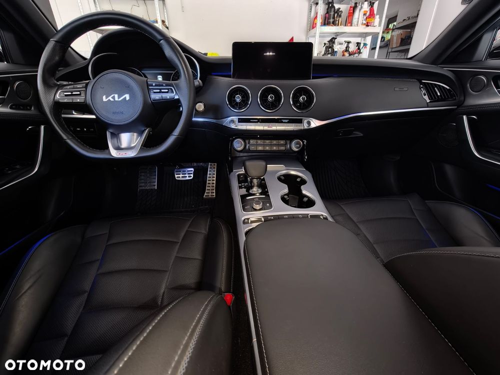 Kia Stinger - 7