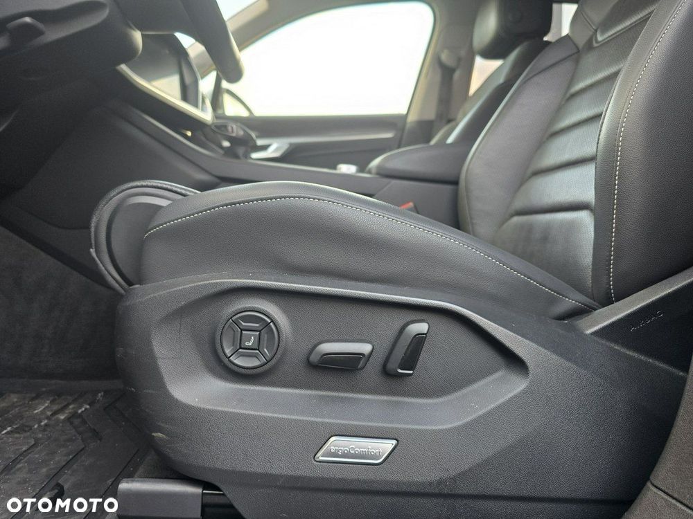 Volkswagen Touareg - 11