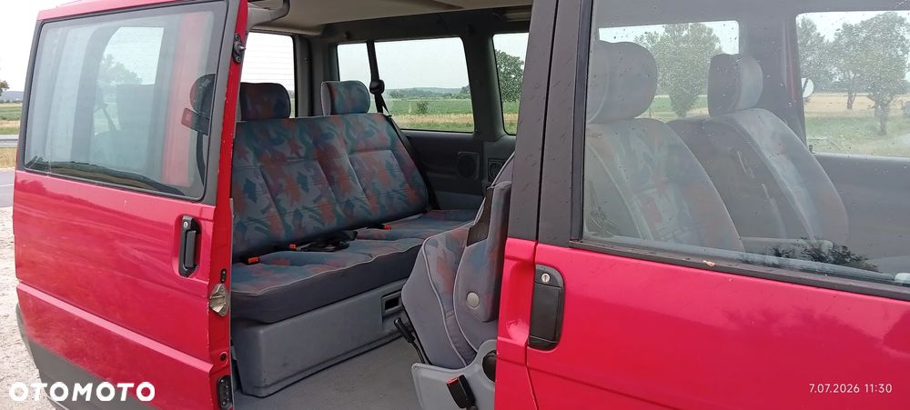 Volkswagen Multivan - 13