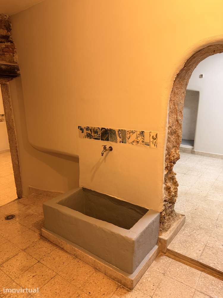 Loja recuperada no coração de Alfama - Grande imagem: 5/7