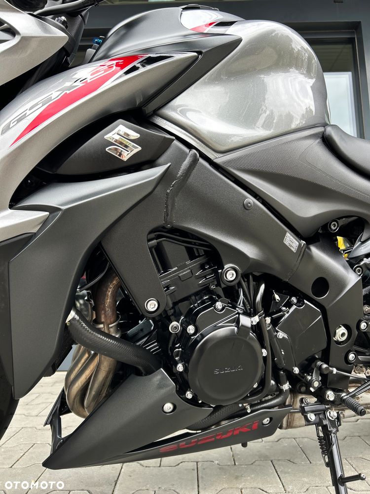 Suzuki GSX 1000 - 28