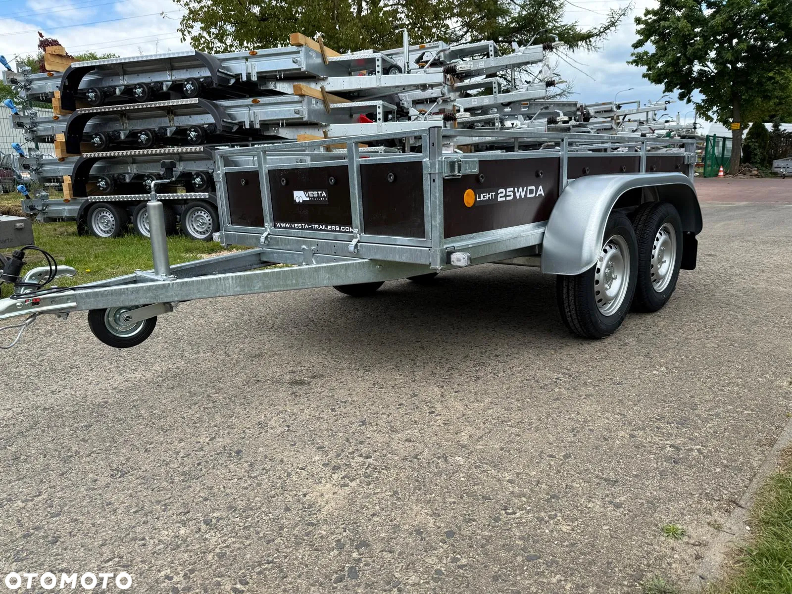 Inny Przyczepa VESTA LIGHT TANDEM 25WDA 251x135x39 cm 2 osie DMC 750 kg WYSOKIE BURTY ze sklejki spawana rama Częstochowa MOTOMUS - 8