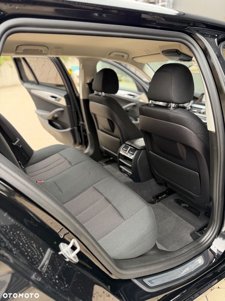 BMW Seria 5 520d xDrive Luxury Line - 31