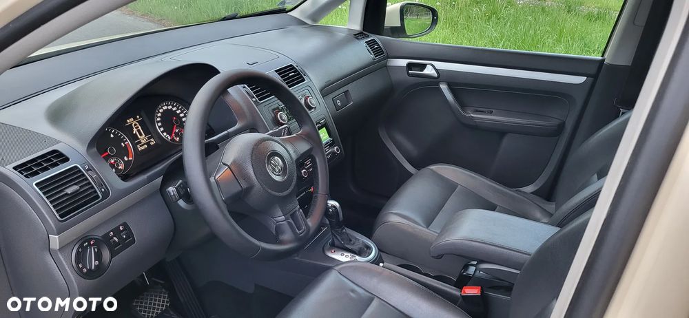 Volkswagen Touran - 17