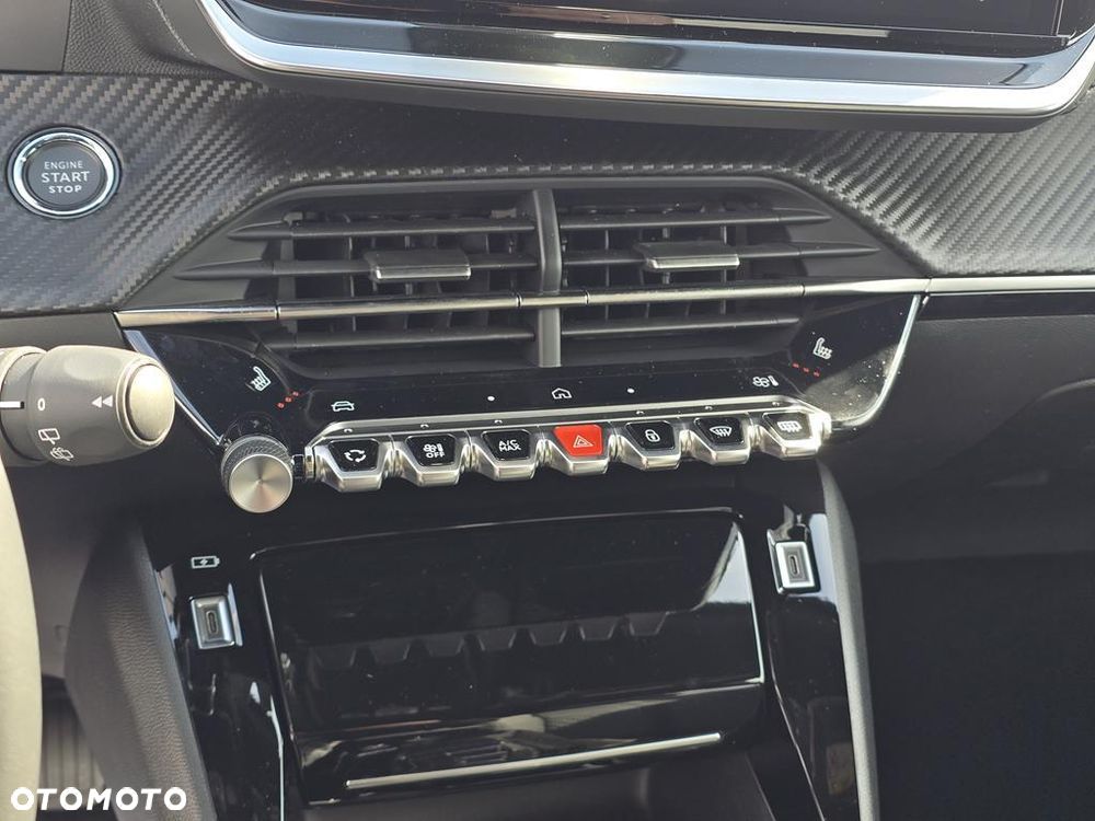 Peugeot 2008 PureTech mHEV Allure e-DCS6 - 17