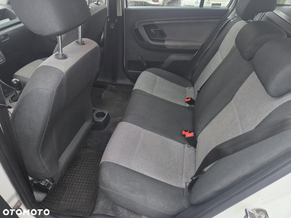 Skoda Fabia 1.2 HTP Active - 15