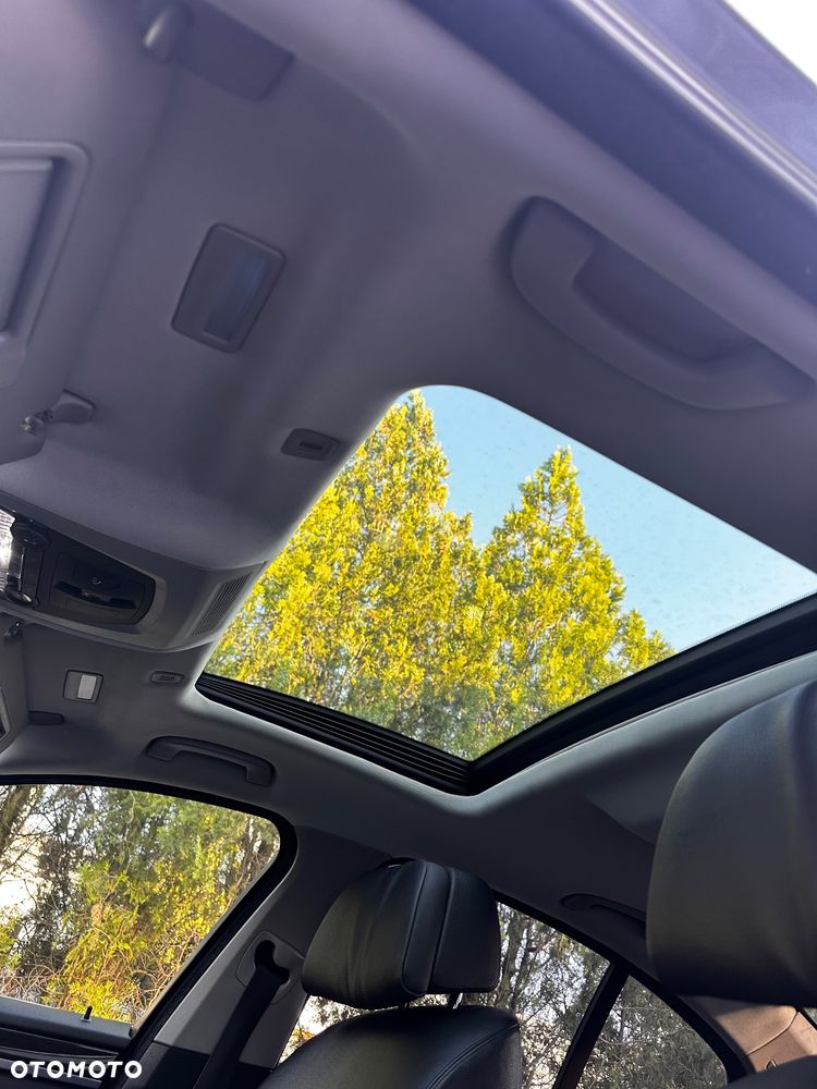 BMW Seria 5 530d xDrive - 28