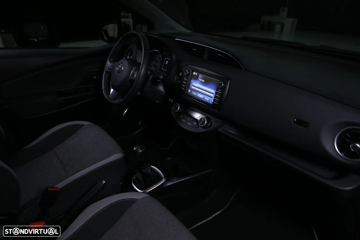 Toyota Yaris 1.0 VVT-i 20 Anos - 25