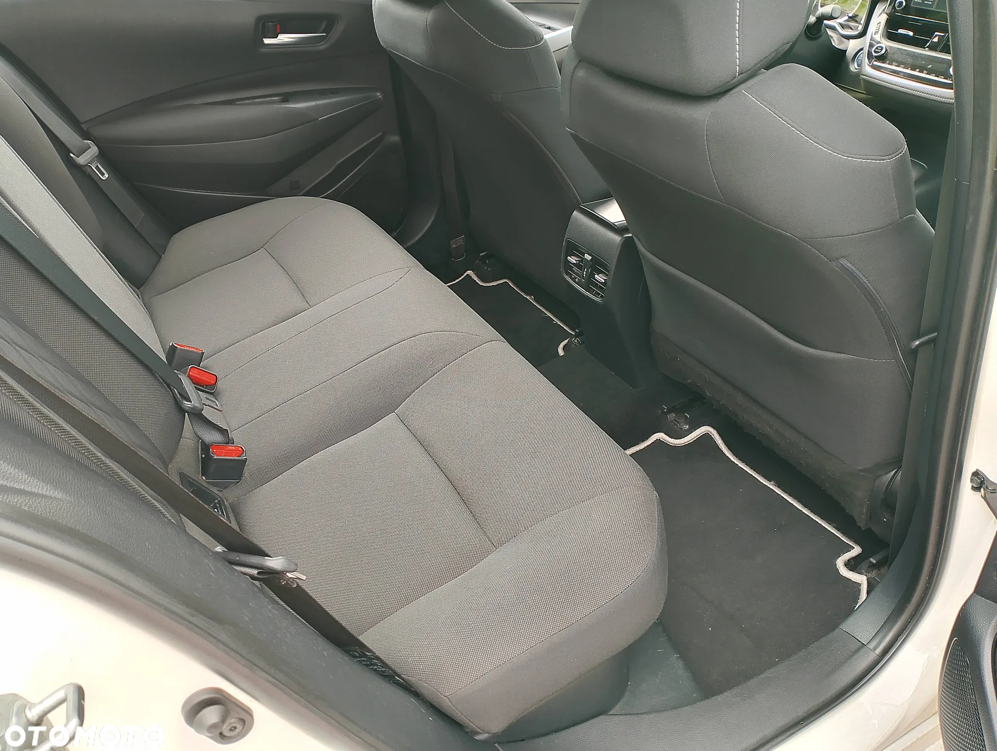 Toyota Corolla 1.8 Hybrid Comfort - 16