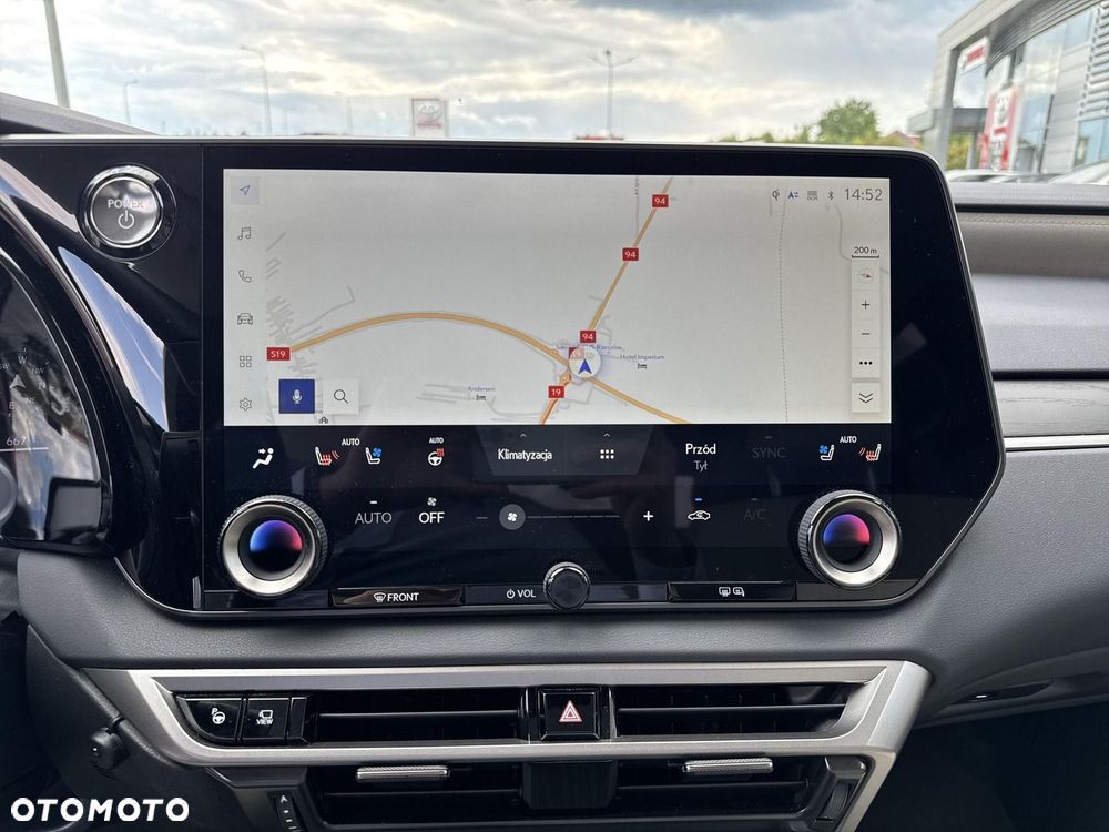 Lexus RX 450h+ Omotenashi - 18