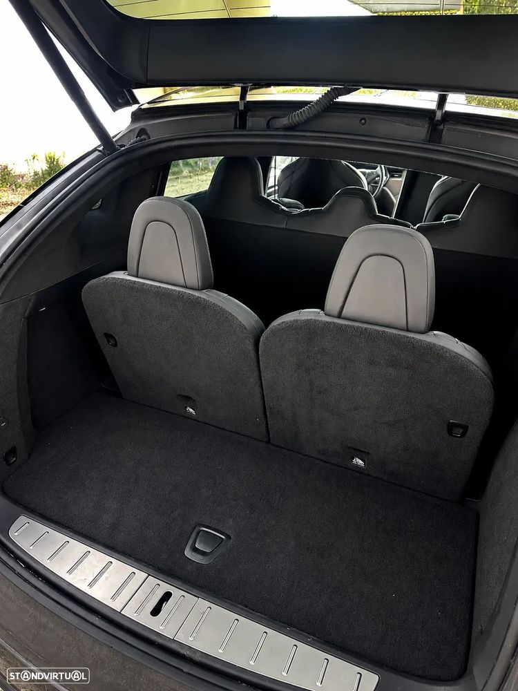 Tesla Model X - 7