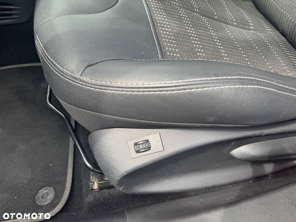 Peugeot 2008 1.2 Pure Tech GPF Allure S&S EAT6 - 15