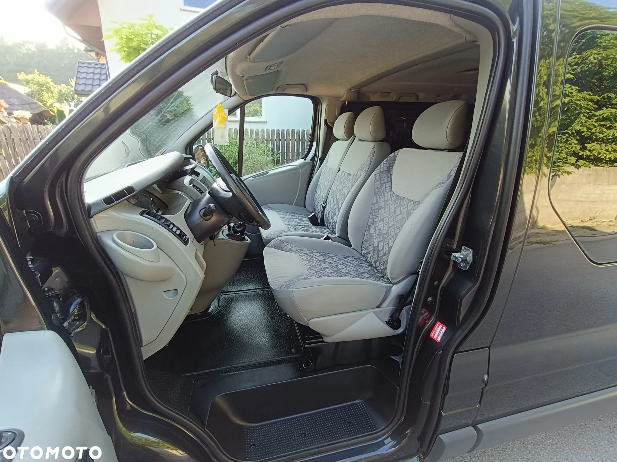 Opel Vivaro L2H1 2.9t - 16