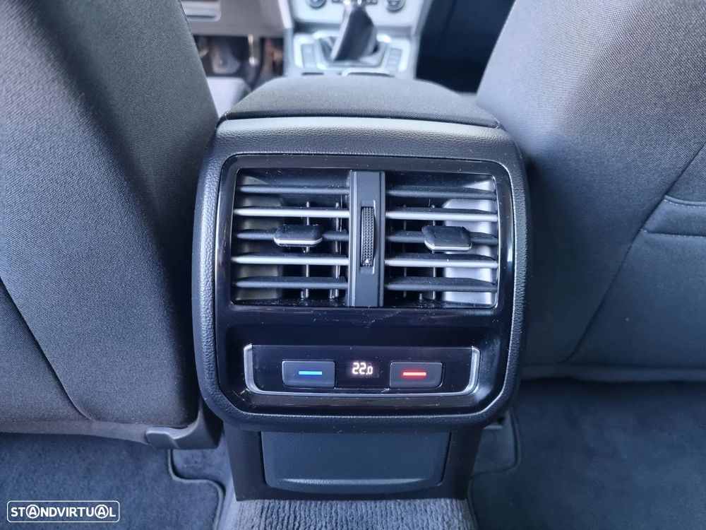 VW Passat Variant 2.0 TDI Confortline - 30