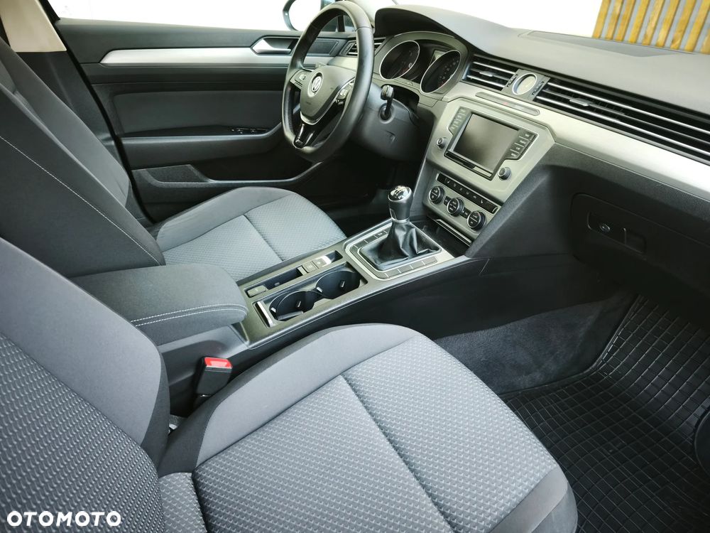 Volkswagen Passat - 20
