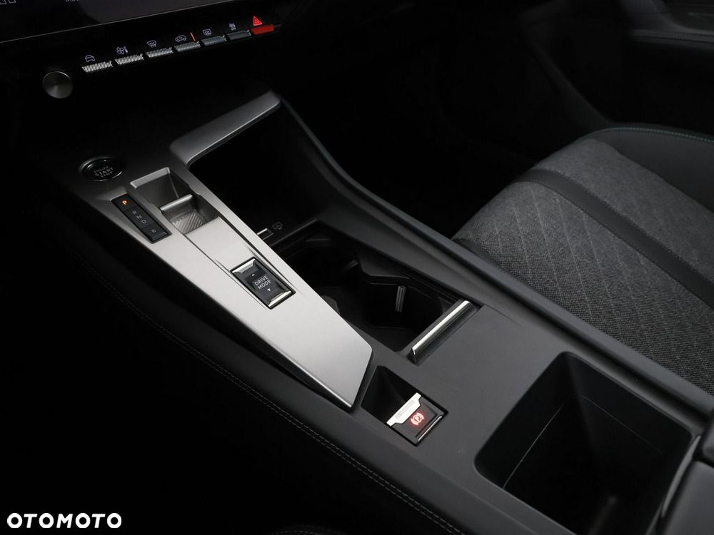 Peugeot 408 1.6 Plug-In Hybrid 225 Allure Pack EAT8 - 32
