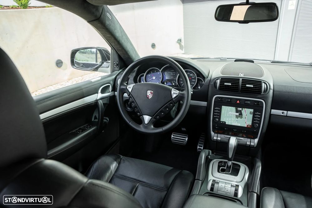 Porsche Cayenne Turbo - 16