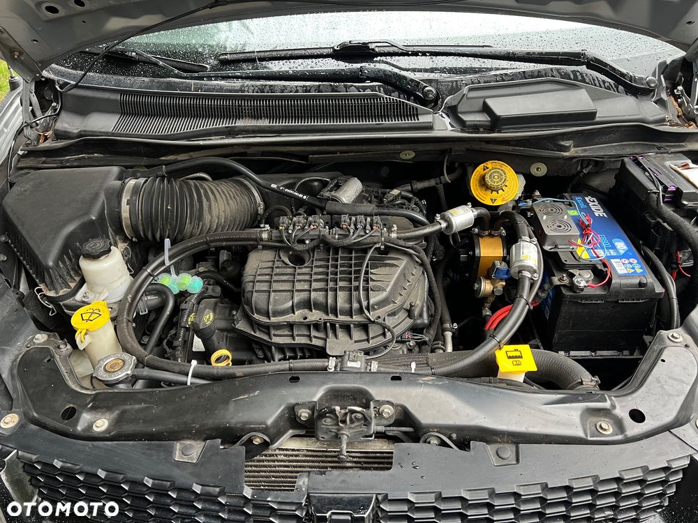 Dodge Grand Caravan - 6