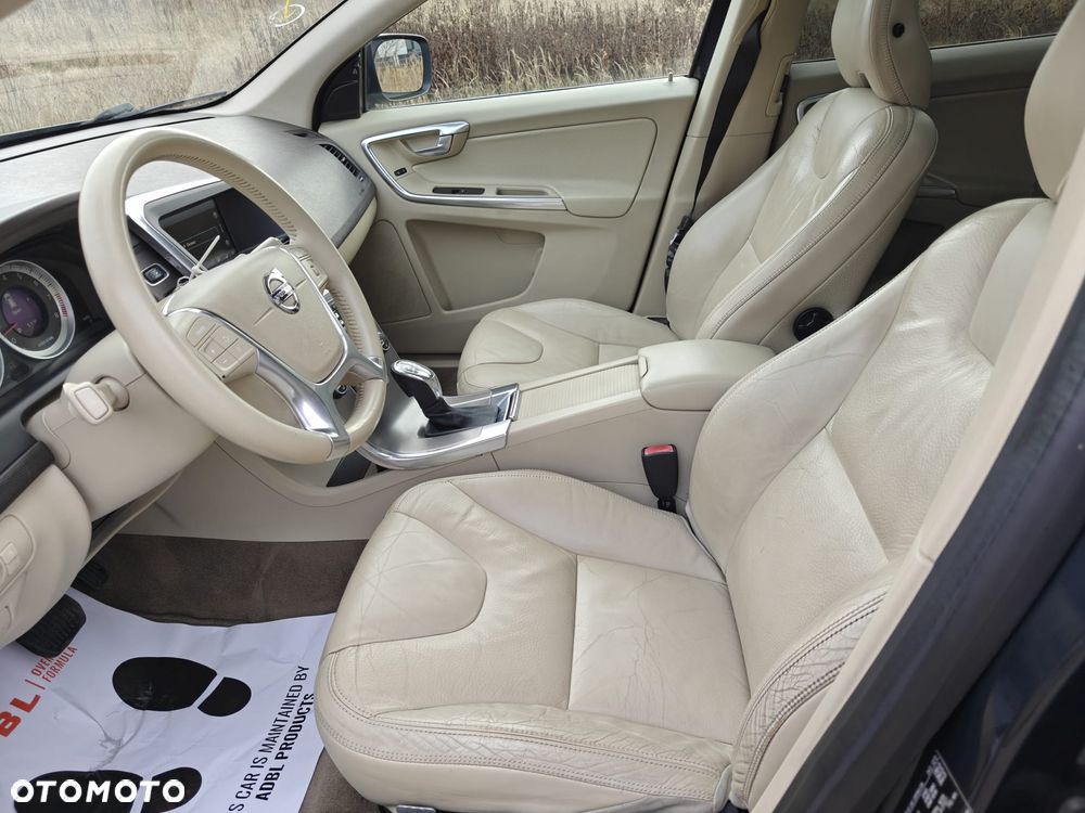 Volvo XC 60 T6 AWD Momentum - 10