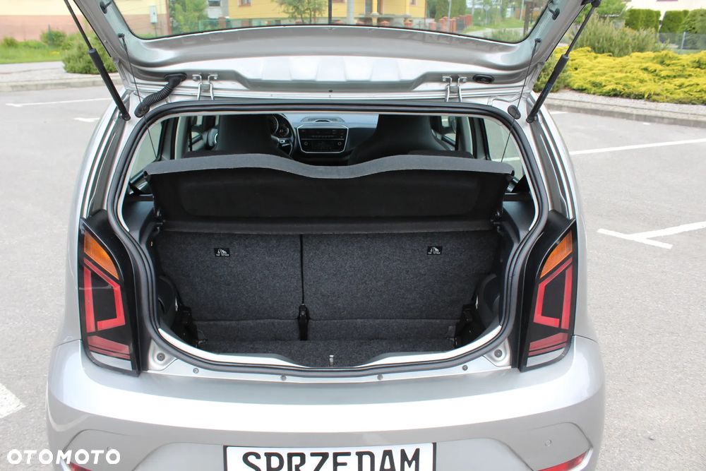 Volkswagen up! United - 19