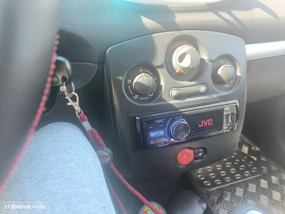 Renault Clio 1.2 16V Dynamique - 23