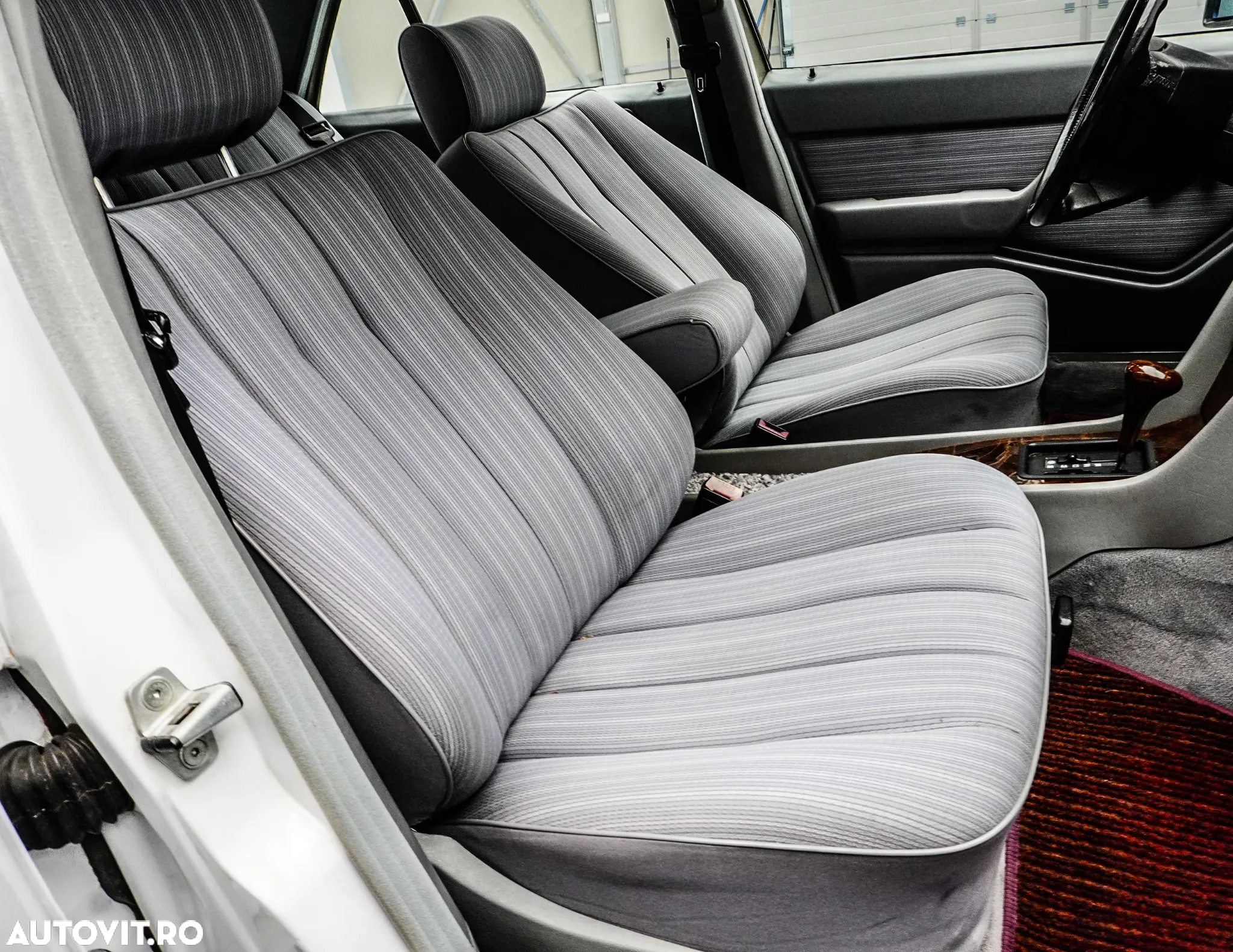Mercedes-Benz E - 16