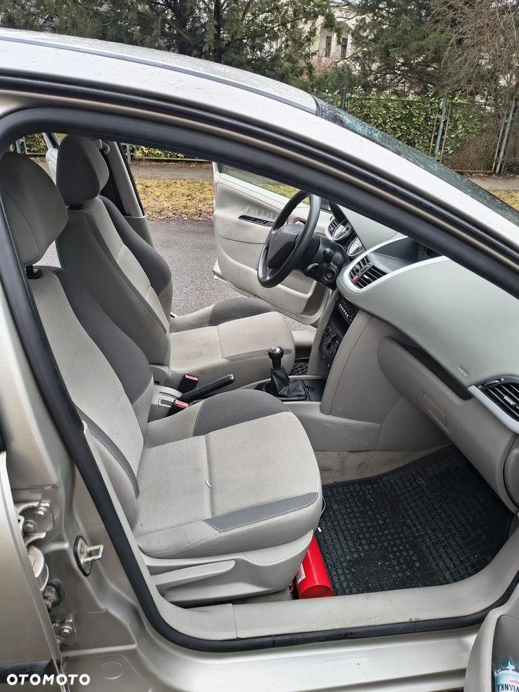 Peugeot 207 1.4 - 16