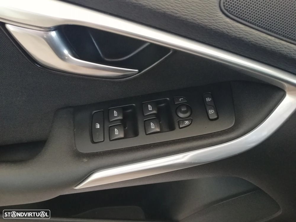 Volvo V40 D2 Momentum - 18