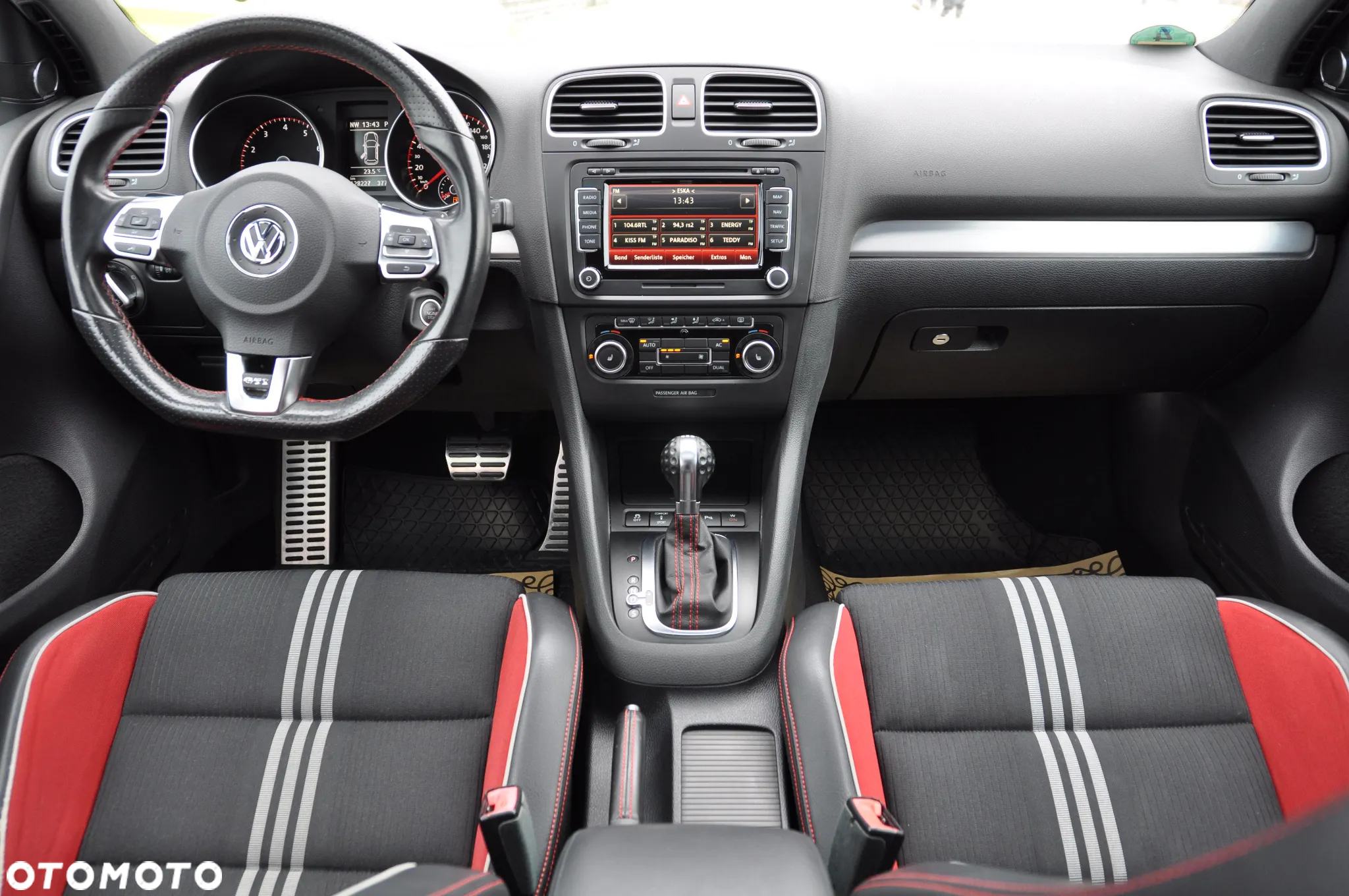 Volkswagen Golf 2.0 GTI DSG adidas - 8