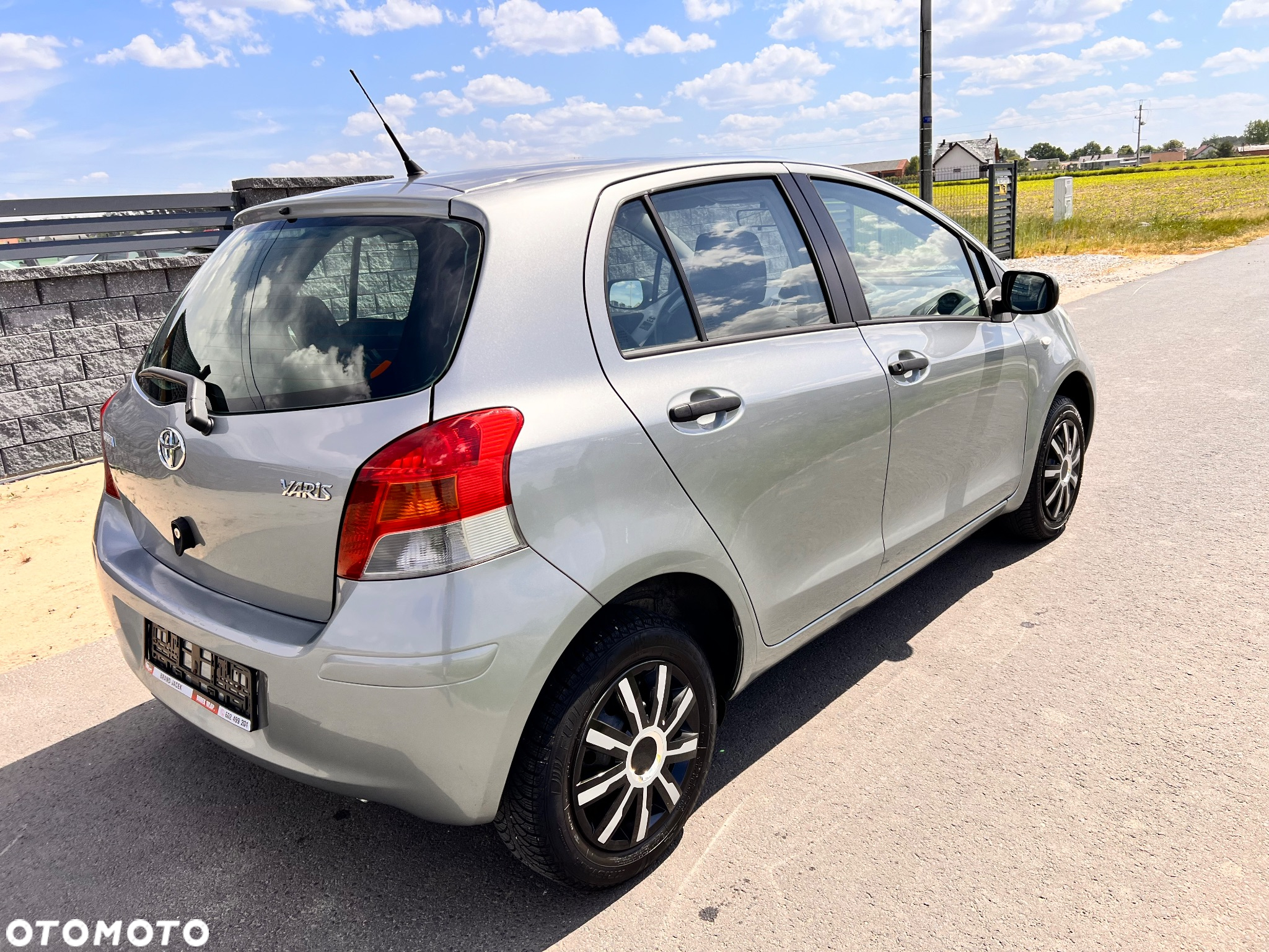 Toyota Yaris 1.0 VVT-i Launch Edition - 4