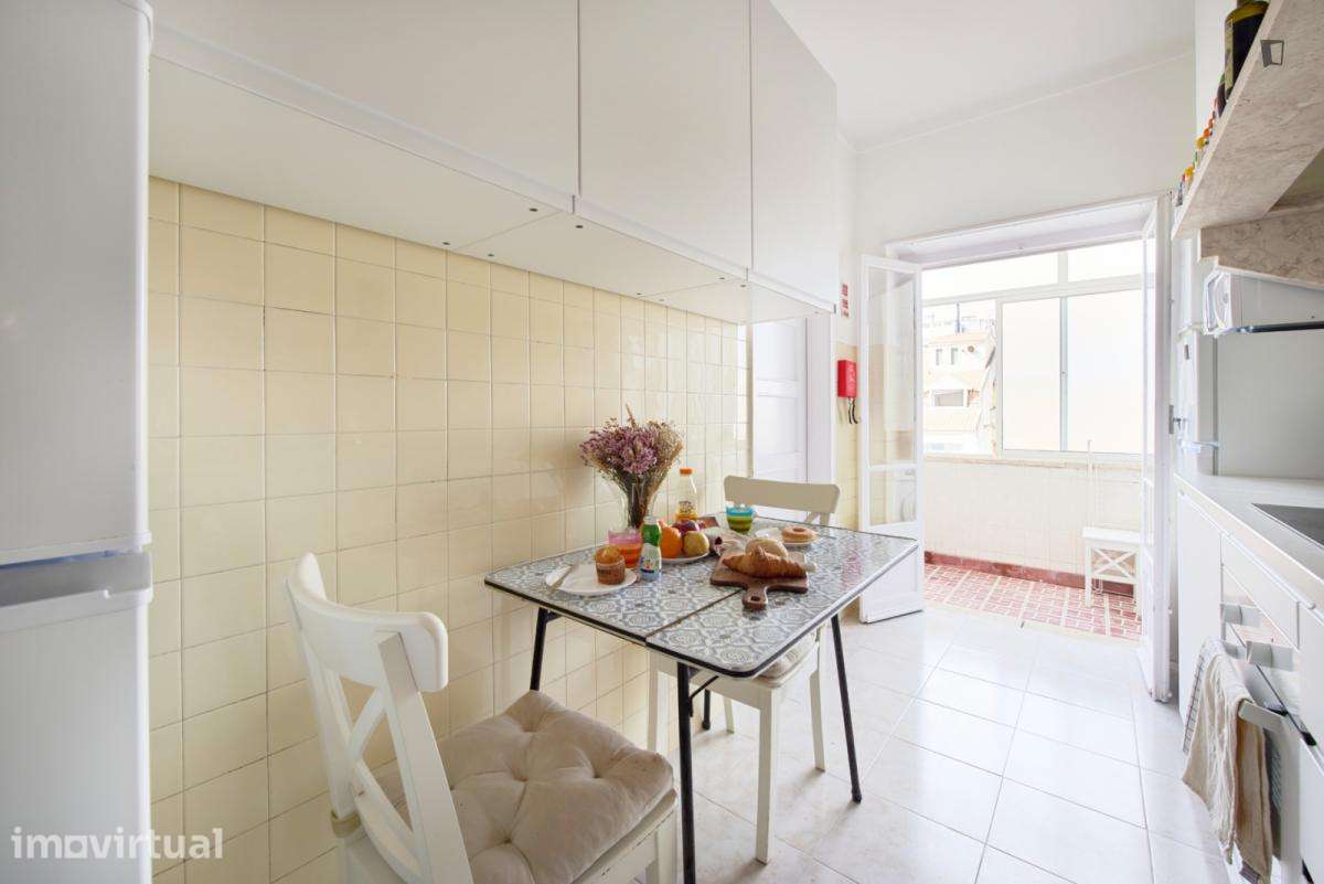 Quarto - localizado em Anjos Lisbon - Grande imagem: 2/16