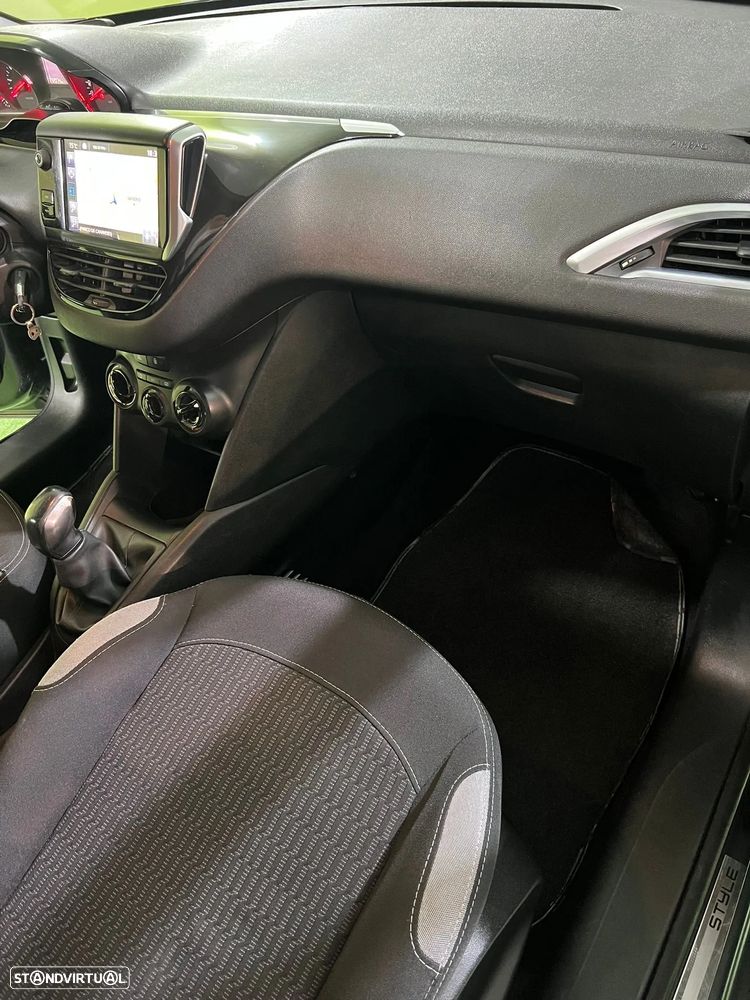 Peugeot 208 1.2 VTi SE Style - 9