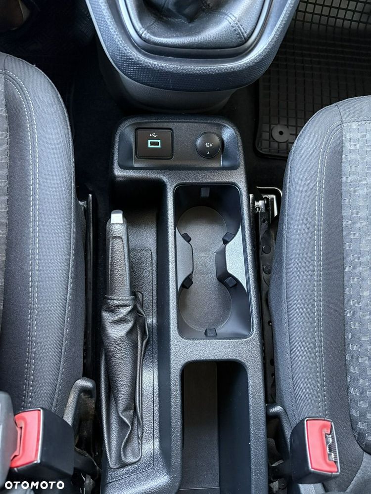 Ford Transit Connect - 23