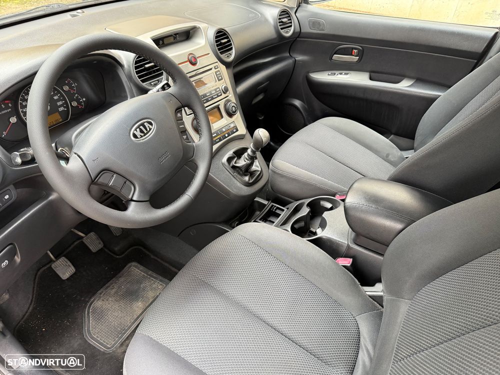 Kia Carens 2.0 CRDi LX - 12