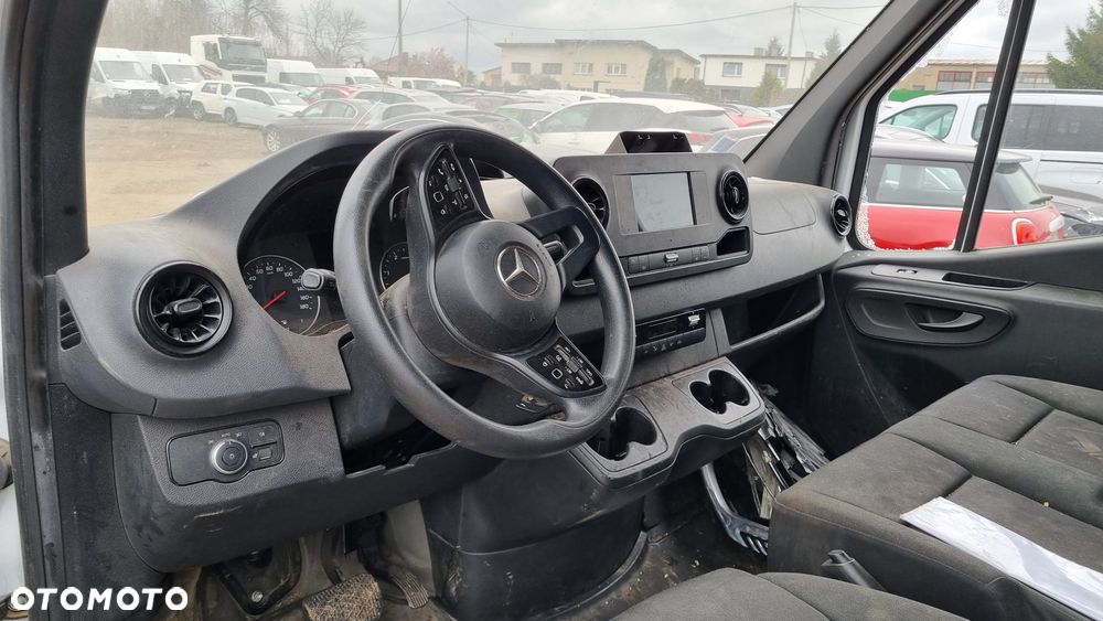 Mercedes-Benz Sprinter - 14