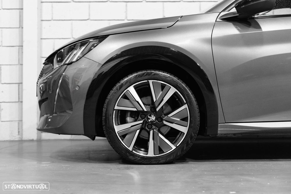 Peugeot 208 1.2 PureTech GT EAT8 - 32