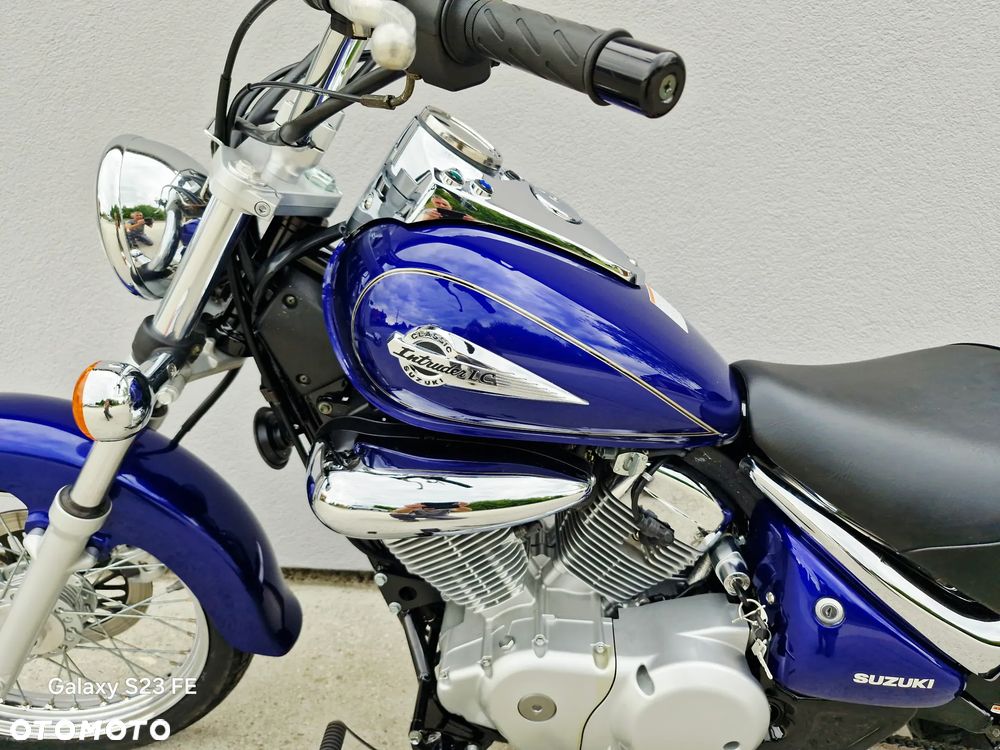 Suzuki Intruder - 13