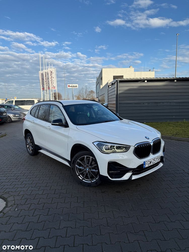 BMW X1 xDrive20i Sport Line - 16