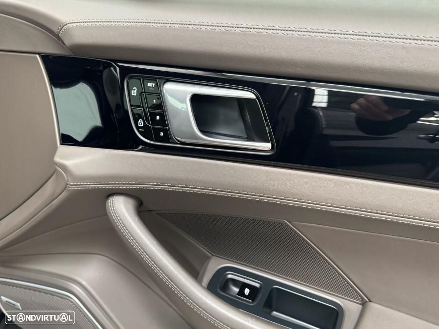 Porsche Panamera 4 E-Hybrid - 49