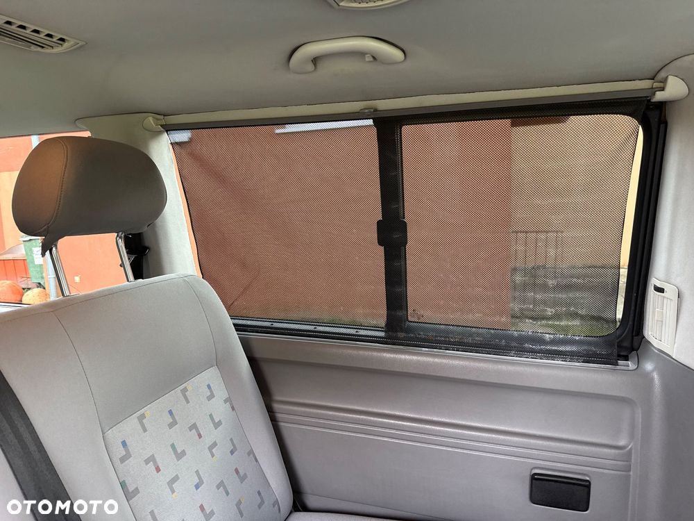 Volkswagen Caravelle - 17