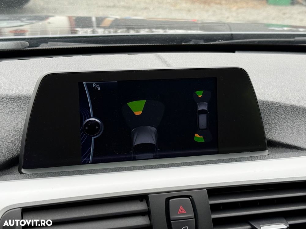 BMW Seria 3 318d Touring - 15