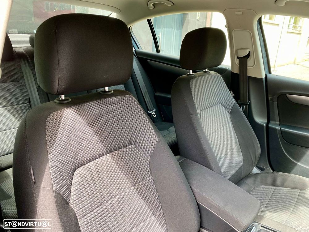 VW Passat 1.6 TDI BlueMotion - 22