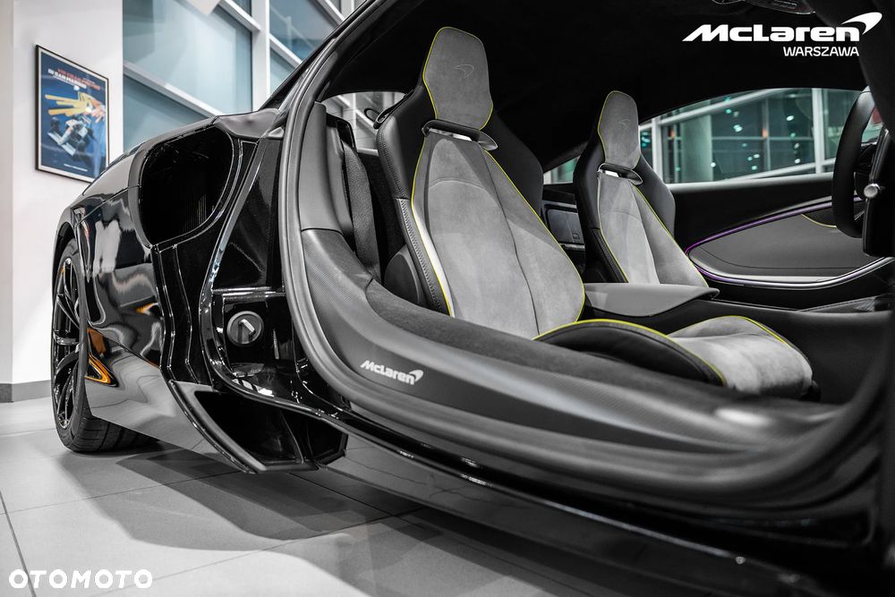McLaren Artura - 11