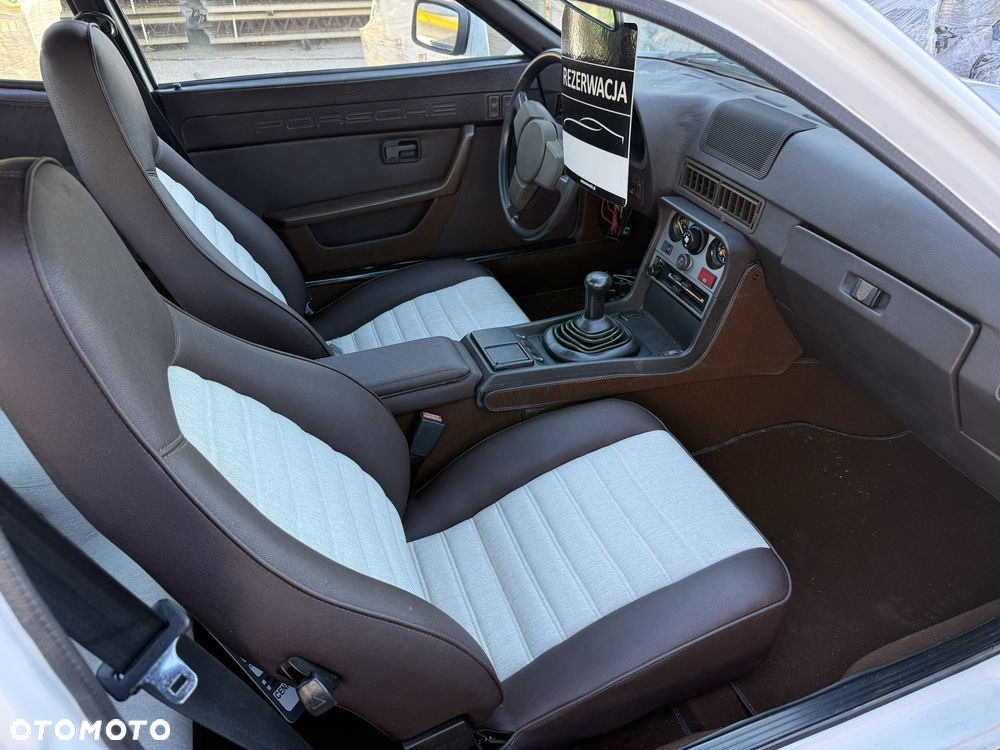 Porsche 944 - 6