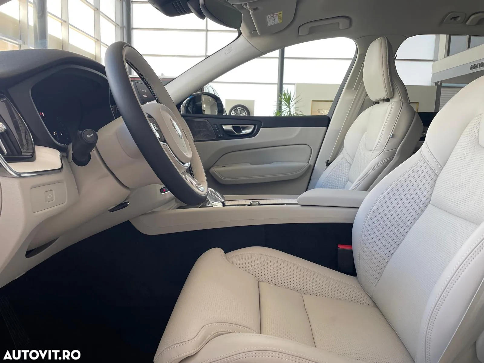 Volvo XC 60 B5 AT AWD MHEV Plus Dark - 12