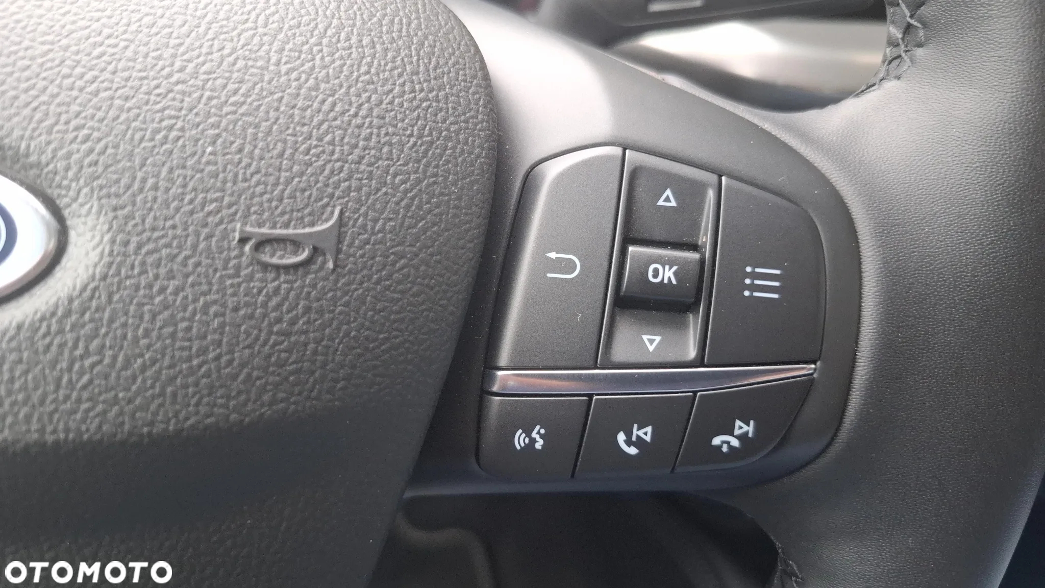 Ford Focus 1.0 EcoBoost Titanium X - 24