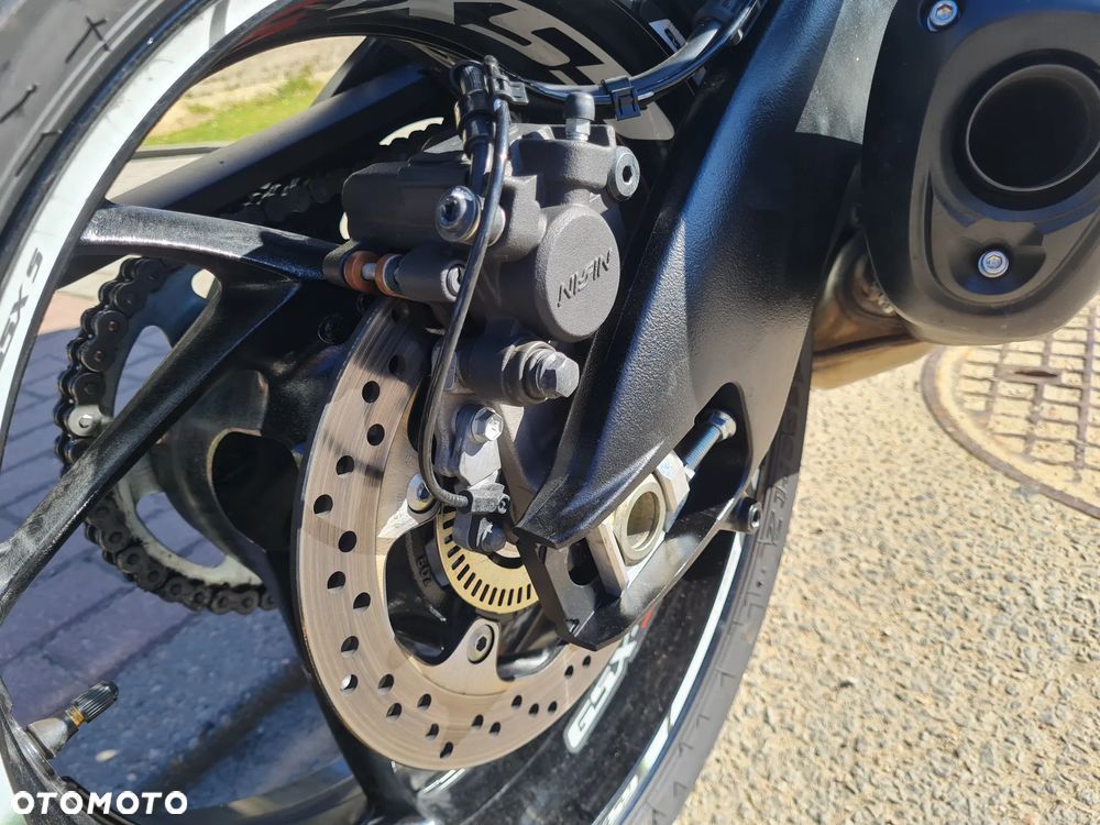 Suzuki GSX - 17